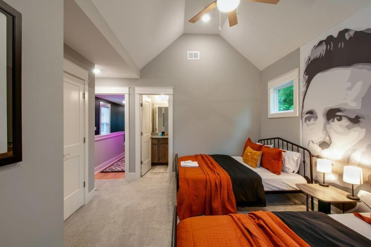 Fast 12 Beds Large Yard Free Parking
