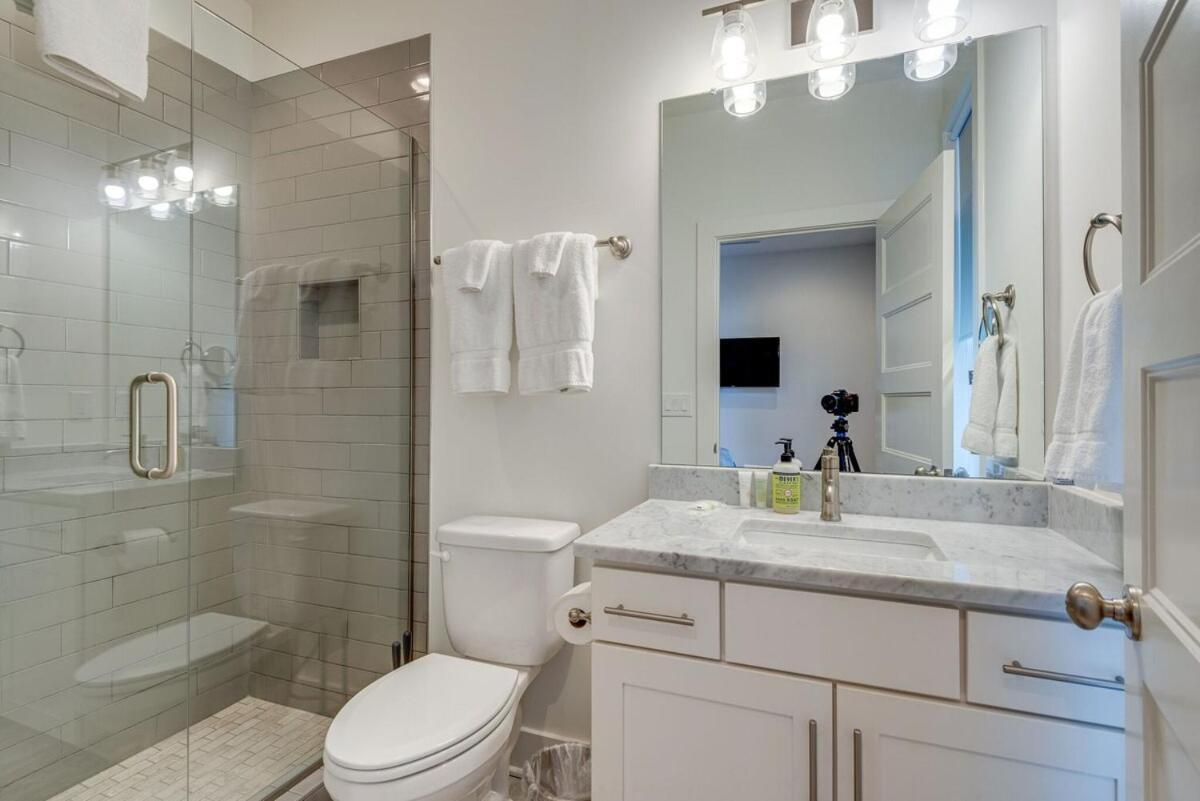 Holiday home 10 Percent Off New Downtown Sleeps 8 Nashville