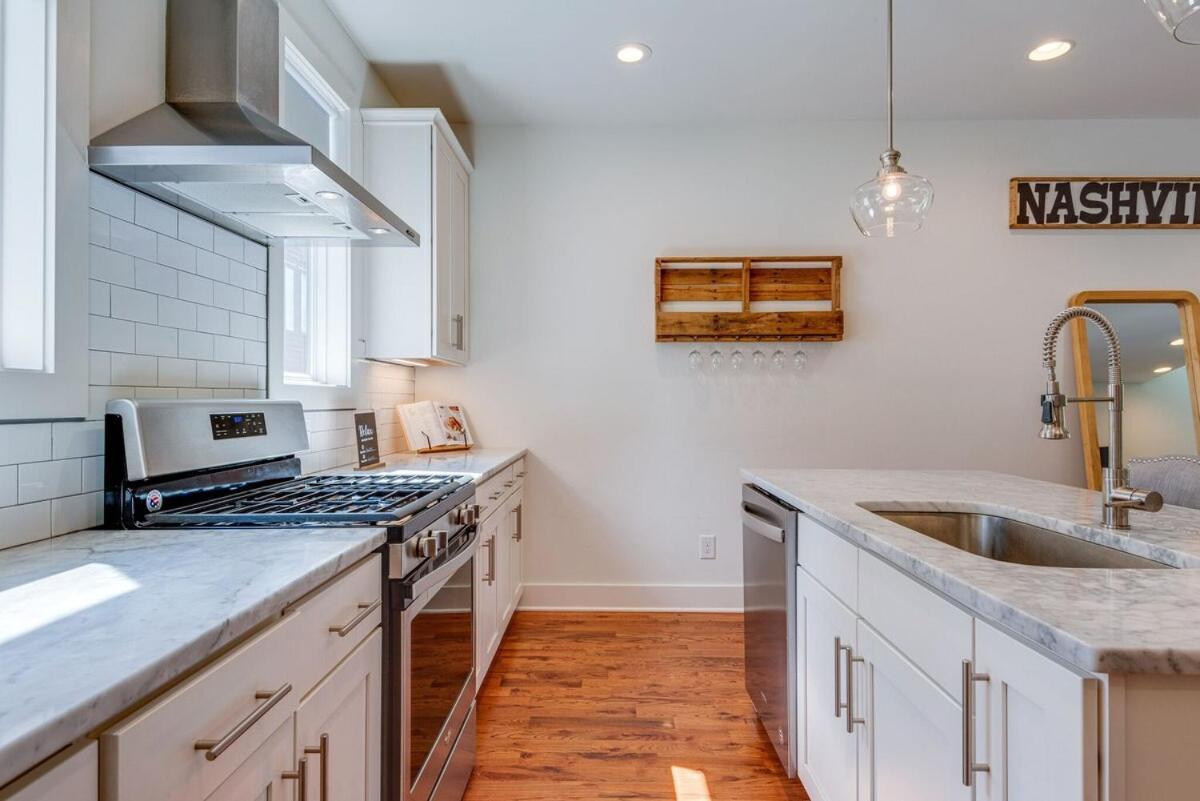 10 Percent Off New Downtown Sleeps 8 Holiday home *