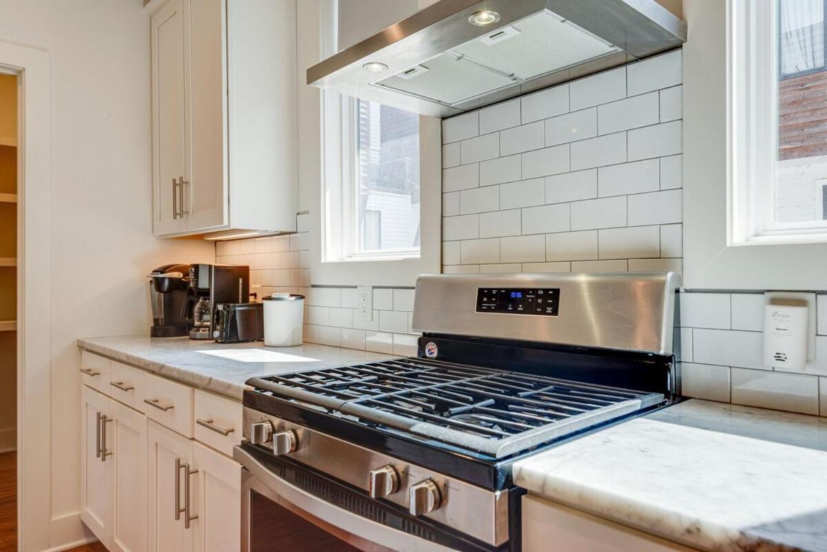 10 Percent Off New Downtown Sleeps 8 Holiday home