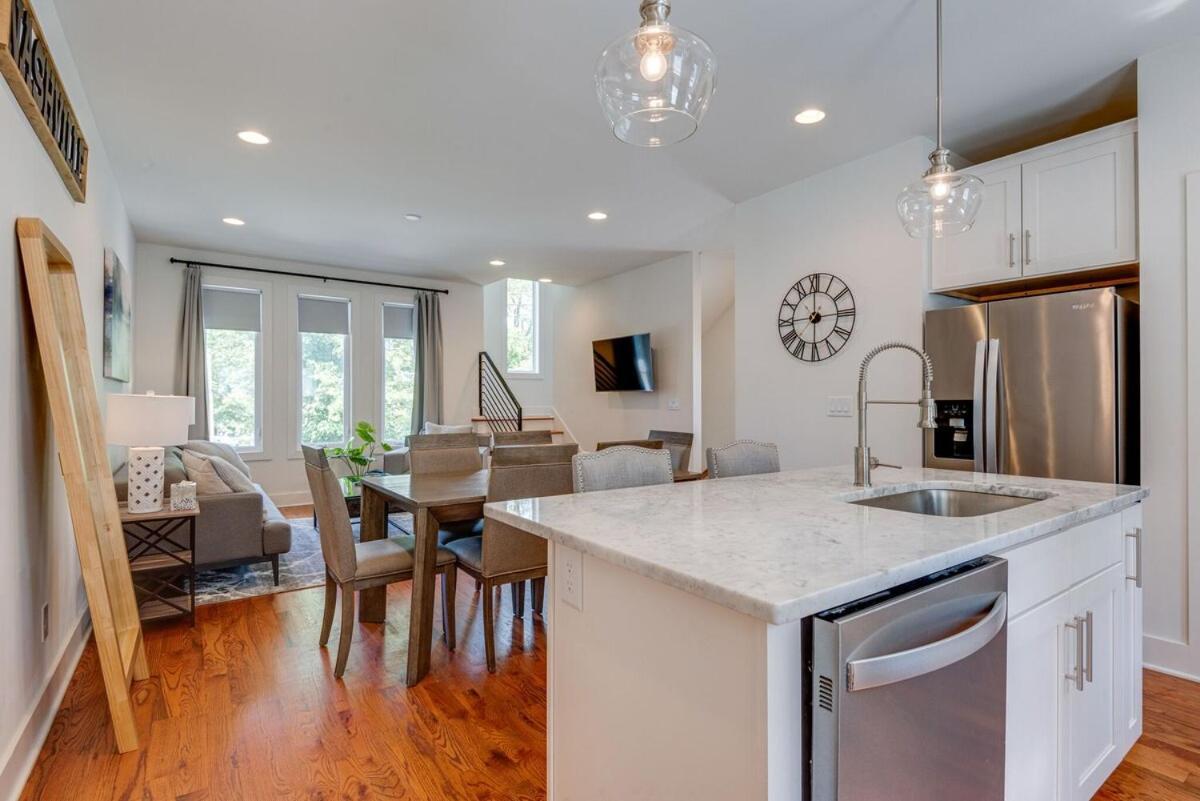 10 Percent Off New Downtown Sleeps 8 *