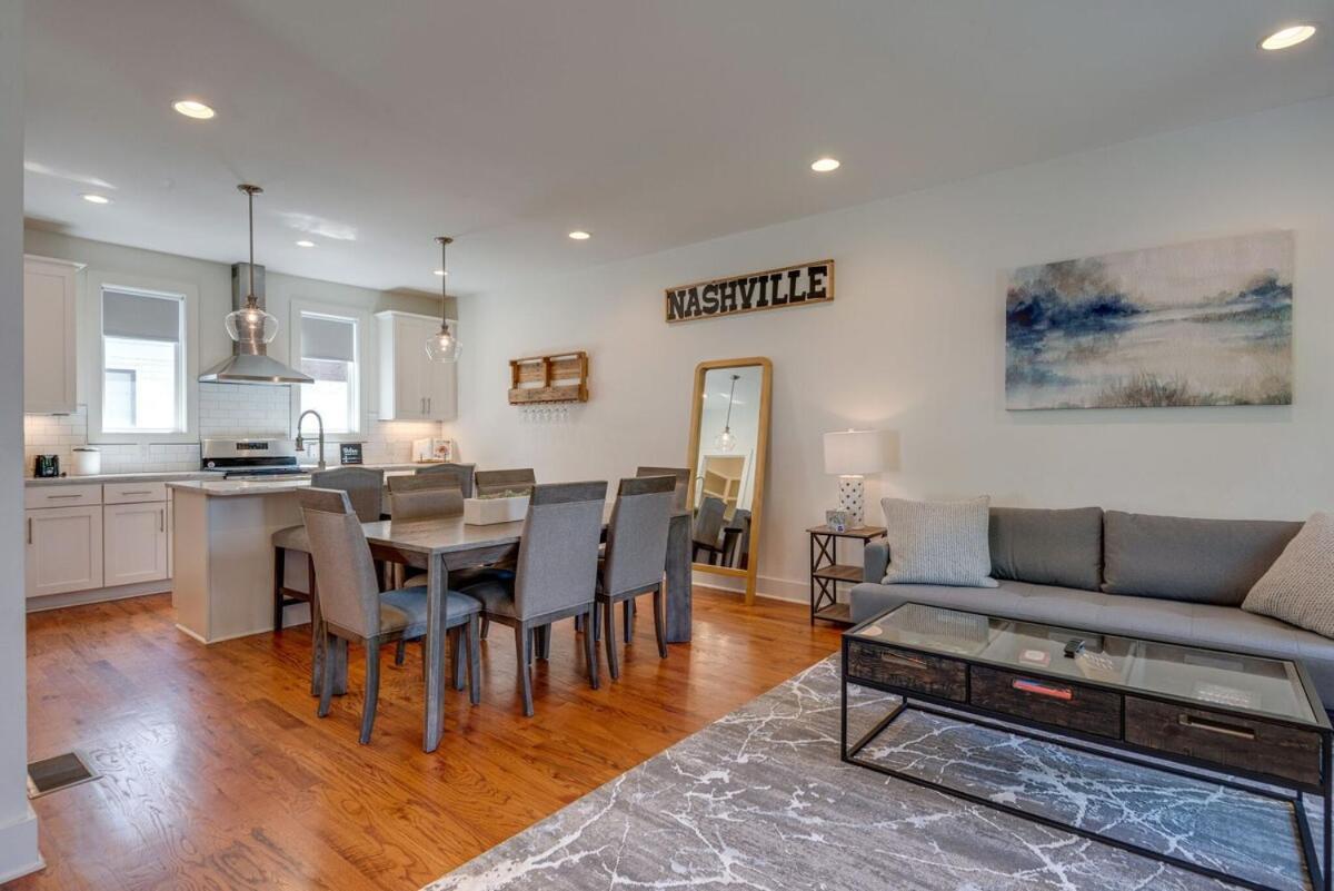 10 Percent Off New Downtown Sleeps 8 Holiday home *