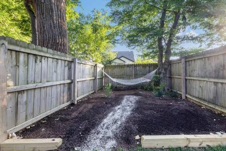 The Maple House - Huge Backyard W Cozy Lounge Nashville
