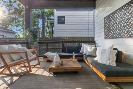 The Maple House - Huge Backyard W Cozy Lounge Holiday home