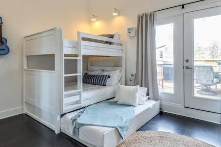 Holiday home Luxurious Retreat With Rooftop