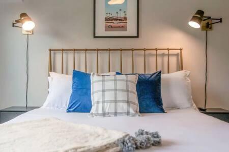 Comfy East For 10 Holiday home *