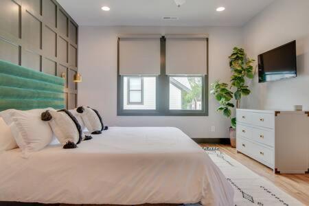 Comfy East For 10