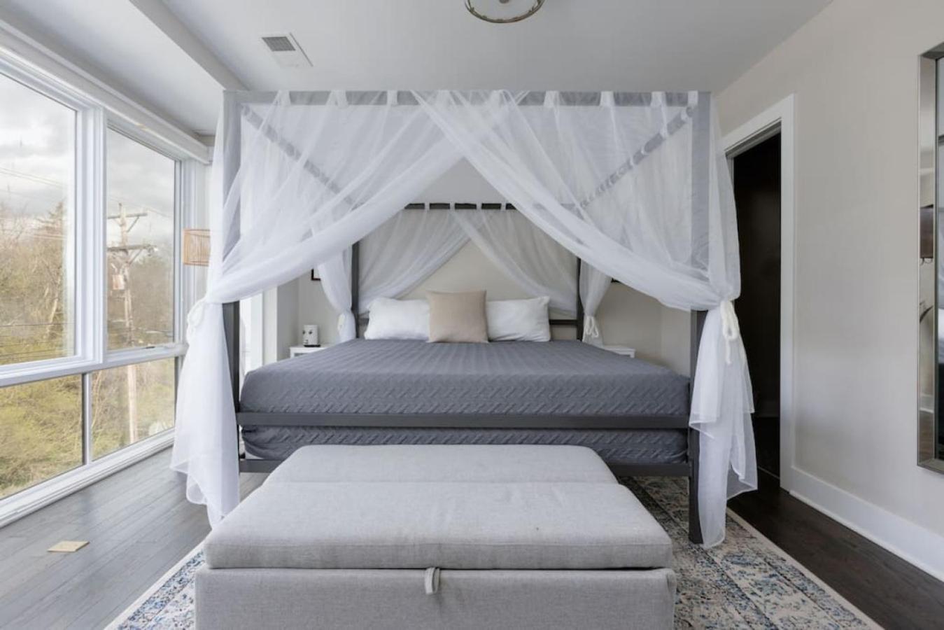 Modern Townhome, Large Game With Ping Pong, 10min To Downtown! Sleeps 12! *