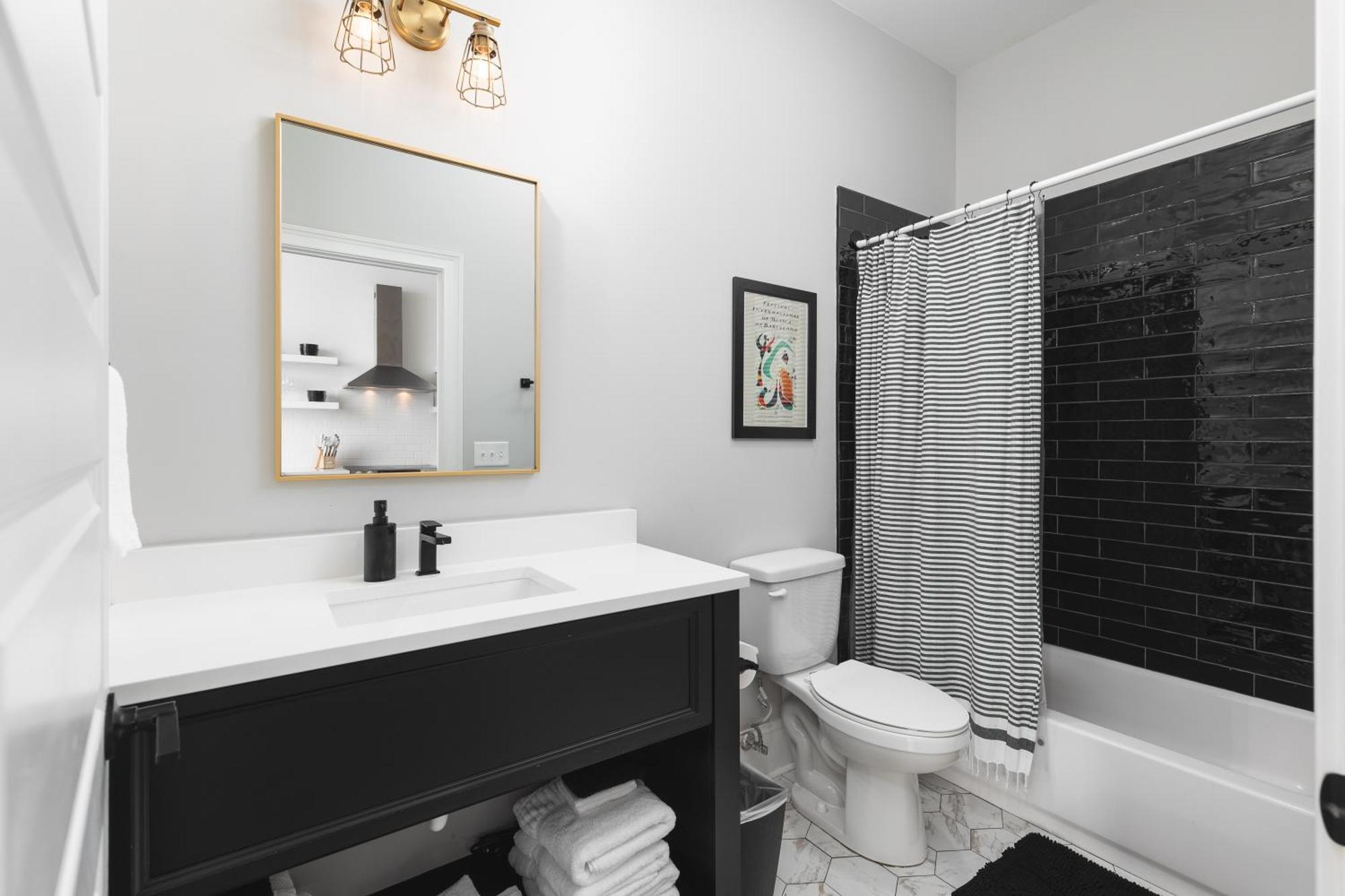 Apartment Luxury 2 Bedroom Walk To Coffee And Restaurants *