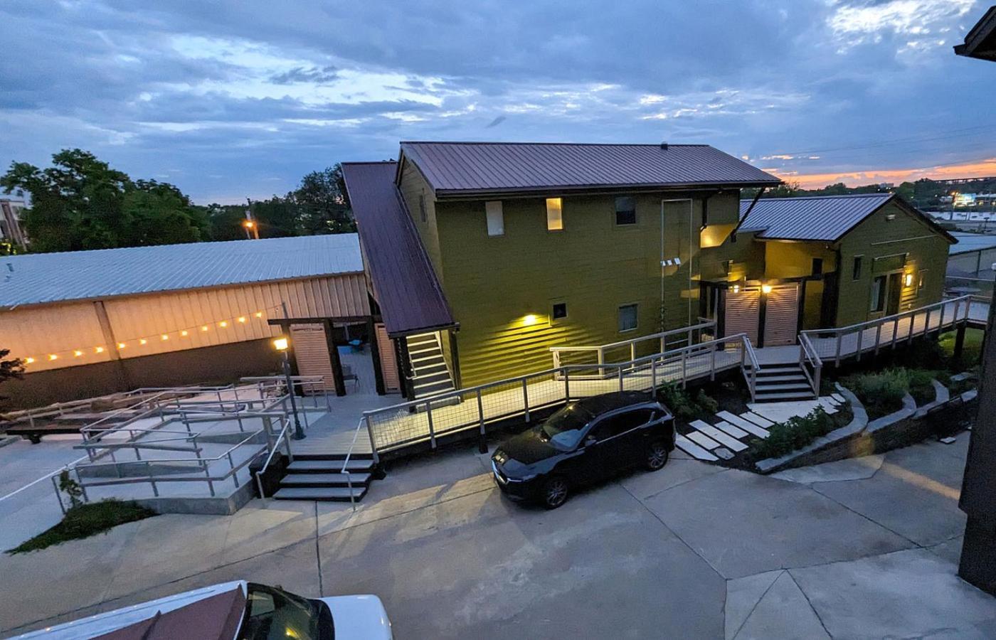 Westwood Shed In By Geodis Vanderbilt Belmont, 1 Accessible Apartment Nashville