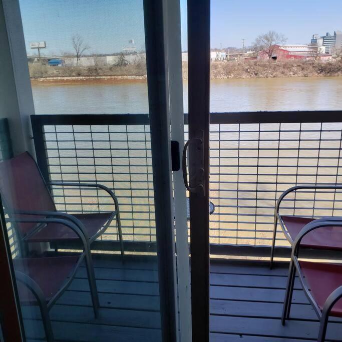 New Listing! Gorgeous Downtown Walk To On The River #3 Aparthotel Nashville