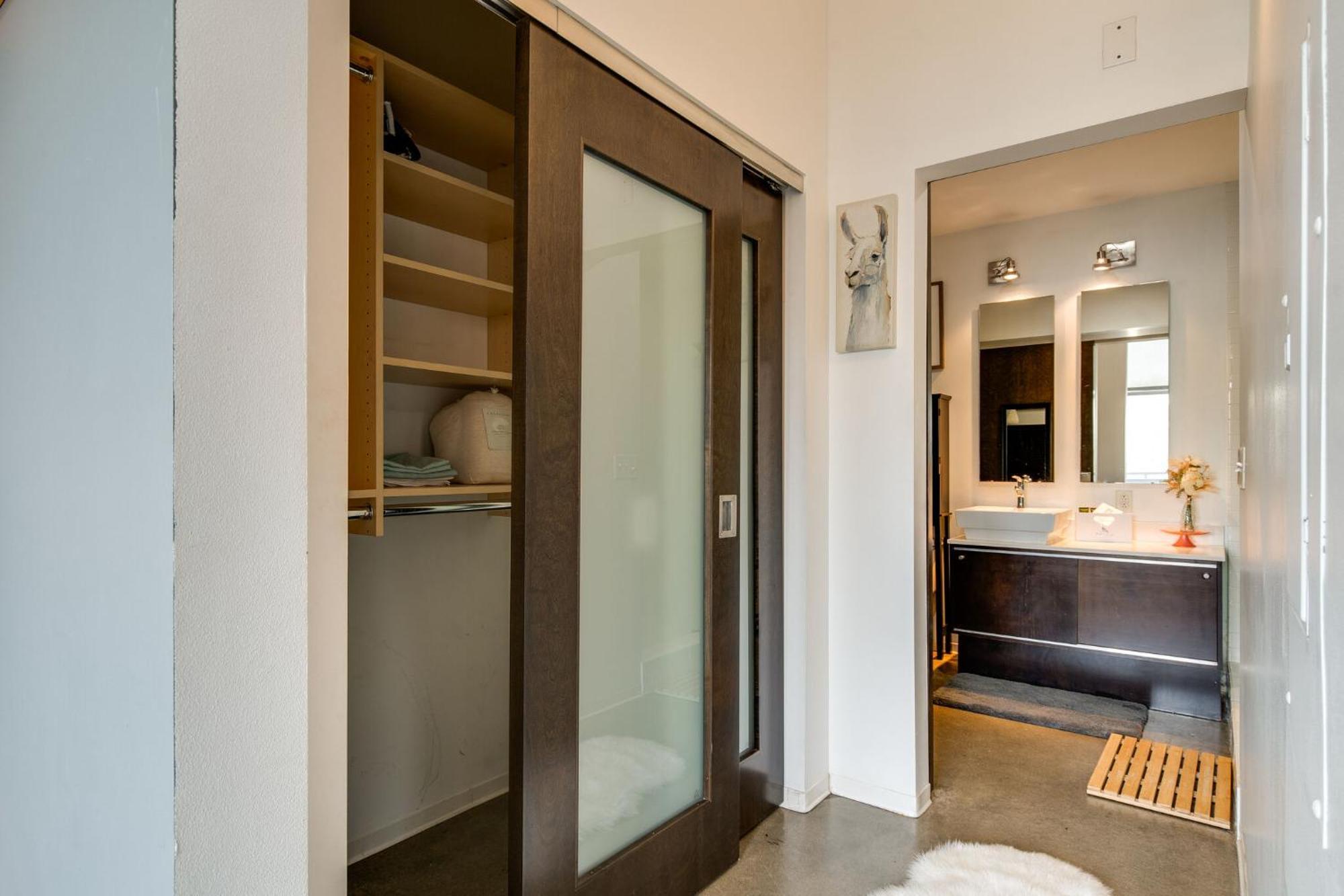 Longterm Just Across The River From Downtown- Fully Equipped For Long Term Nashville