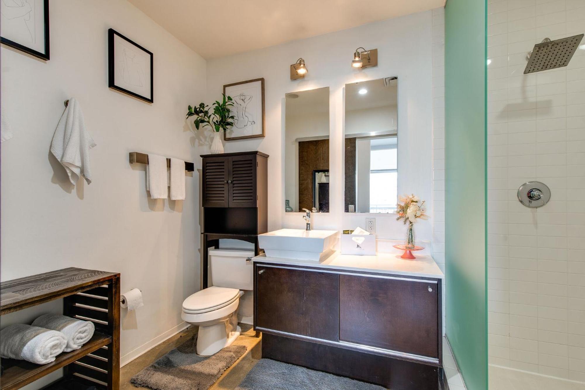 Longterm Just Across The River From Downtown- Fully Equipped For Long Term Nashville