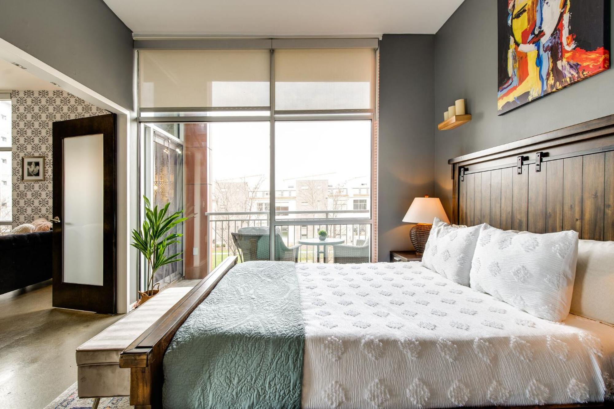 Longterm Just Across The River From Downtown- Fully Equipped For Long Term *