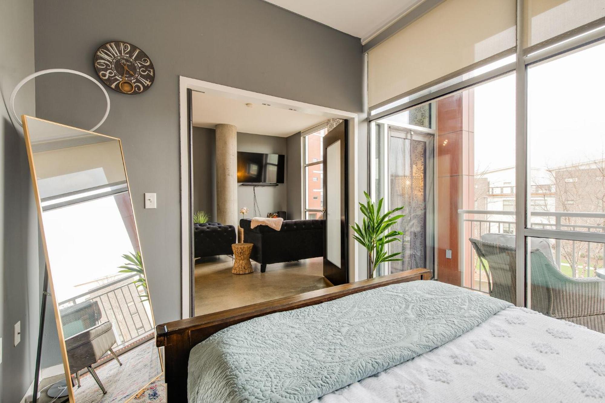 Longterm Just Across The River From Downtown- Fully Equipped For Long Term Holiday home *