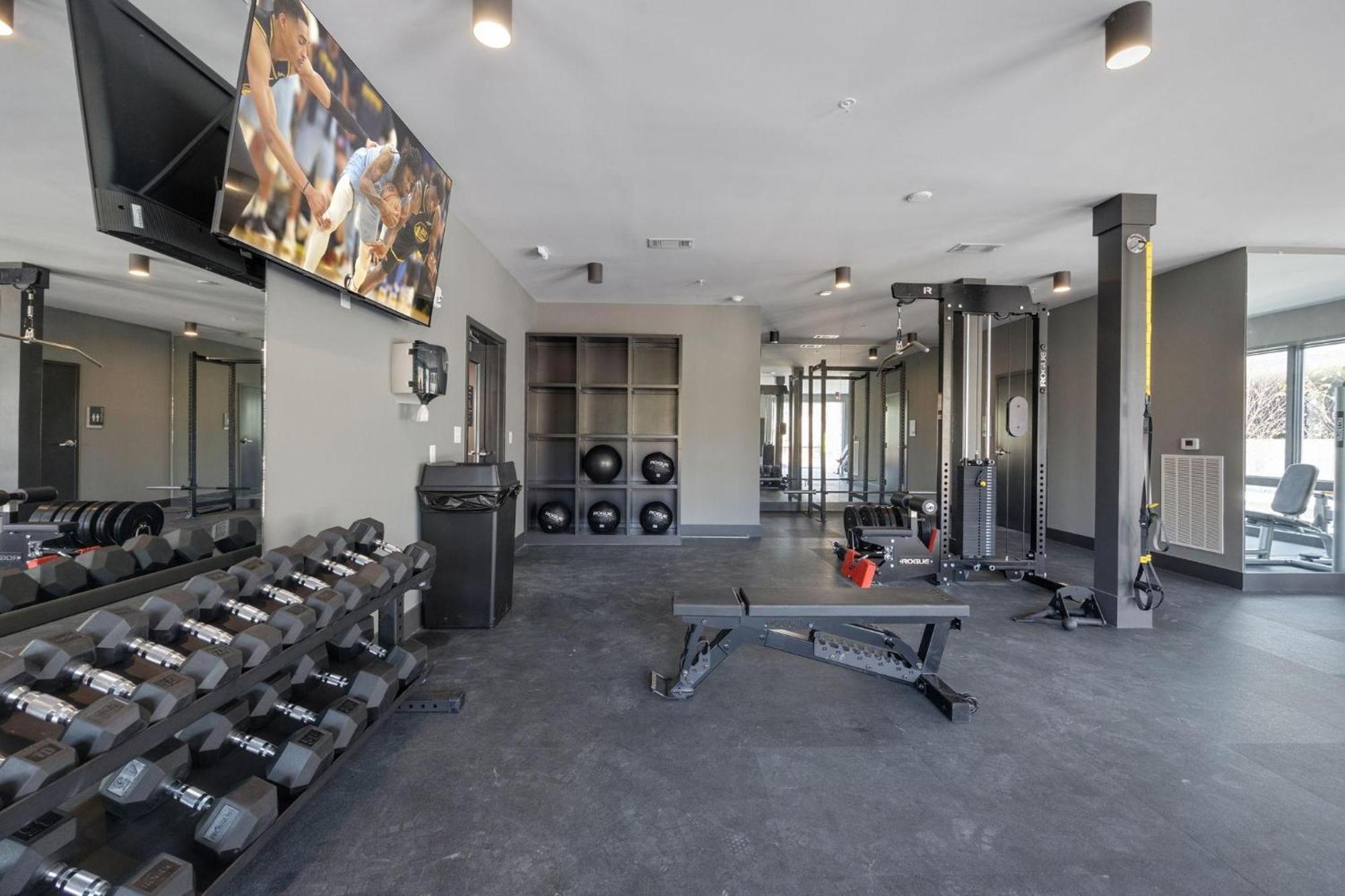 Bourbon Street Blues-odyssey-pool&gym-mins 2 Broadway * Nashville