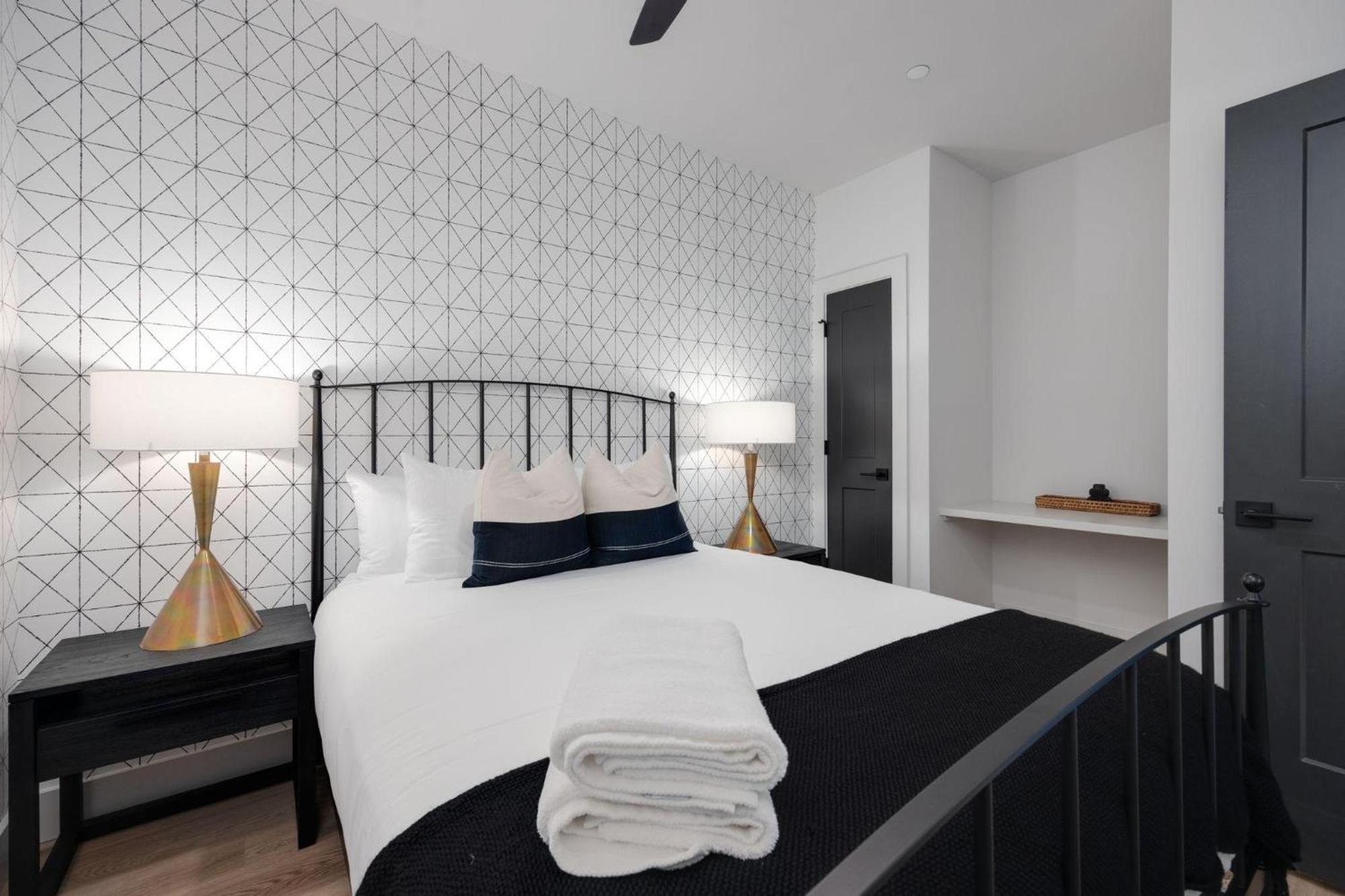 Bourbon Street Blues-odyssey-pool&gym-mins 2 Broadway Holiday home
