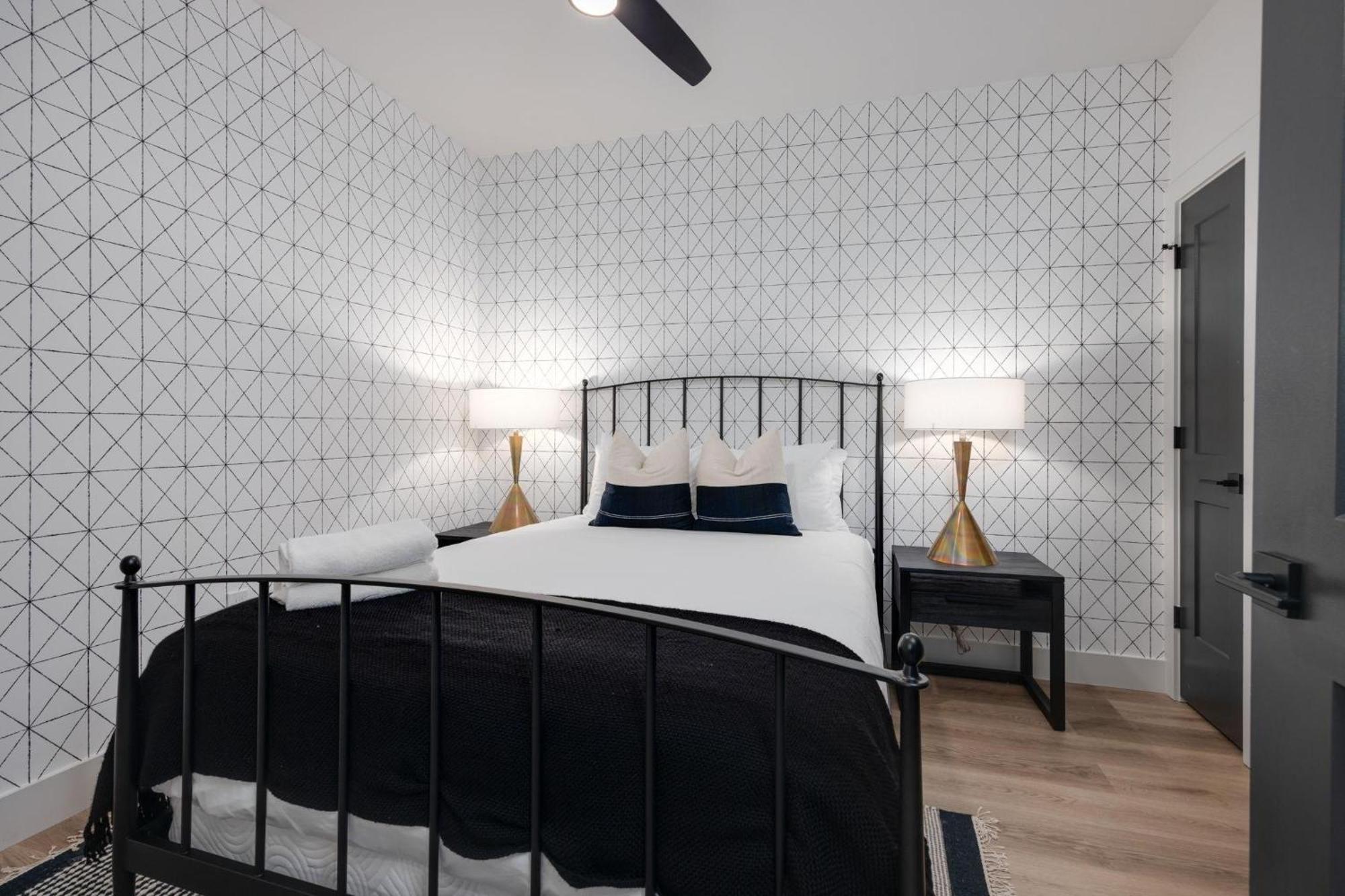Bourbon Street Blues-odyssey-pool&gym-mins 2 Broadway Holiday home *