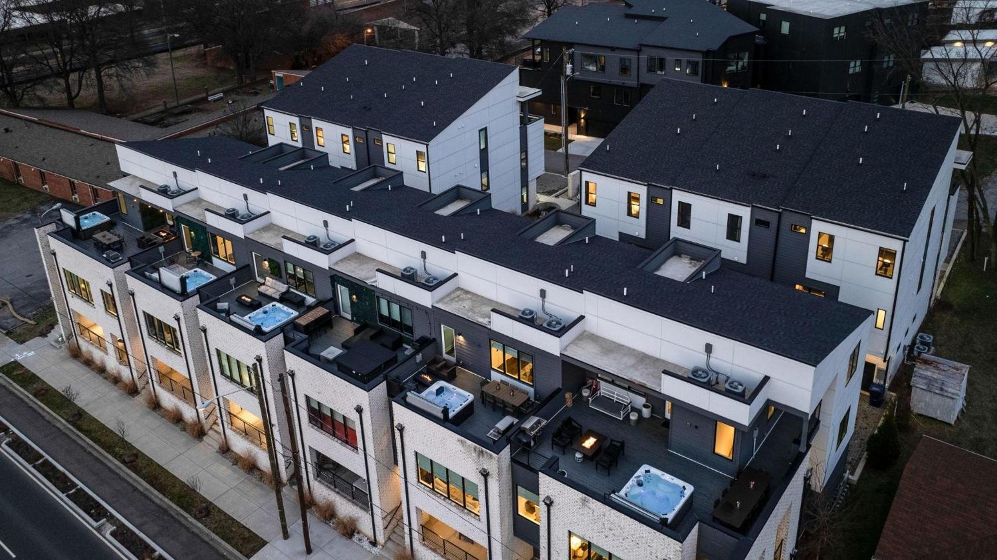 Holiday home Urban Row - Rooftop Hottub - Heart Of Gulch Nashville