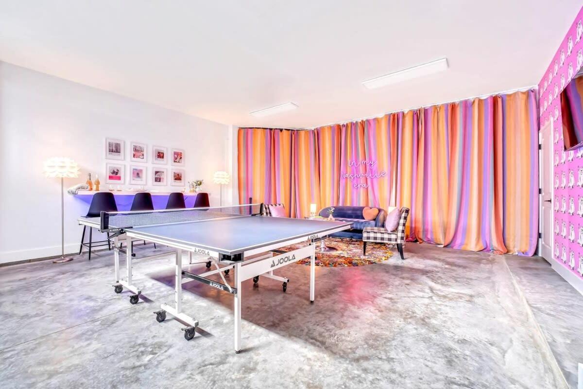 New Nash Eras - Rooftop Decks With Hot Tub - 15 Beds Holiday home Nashville