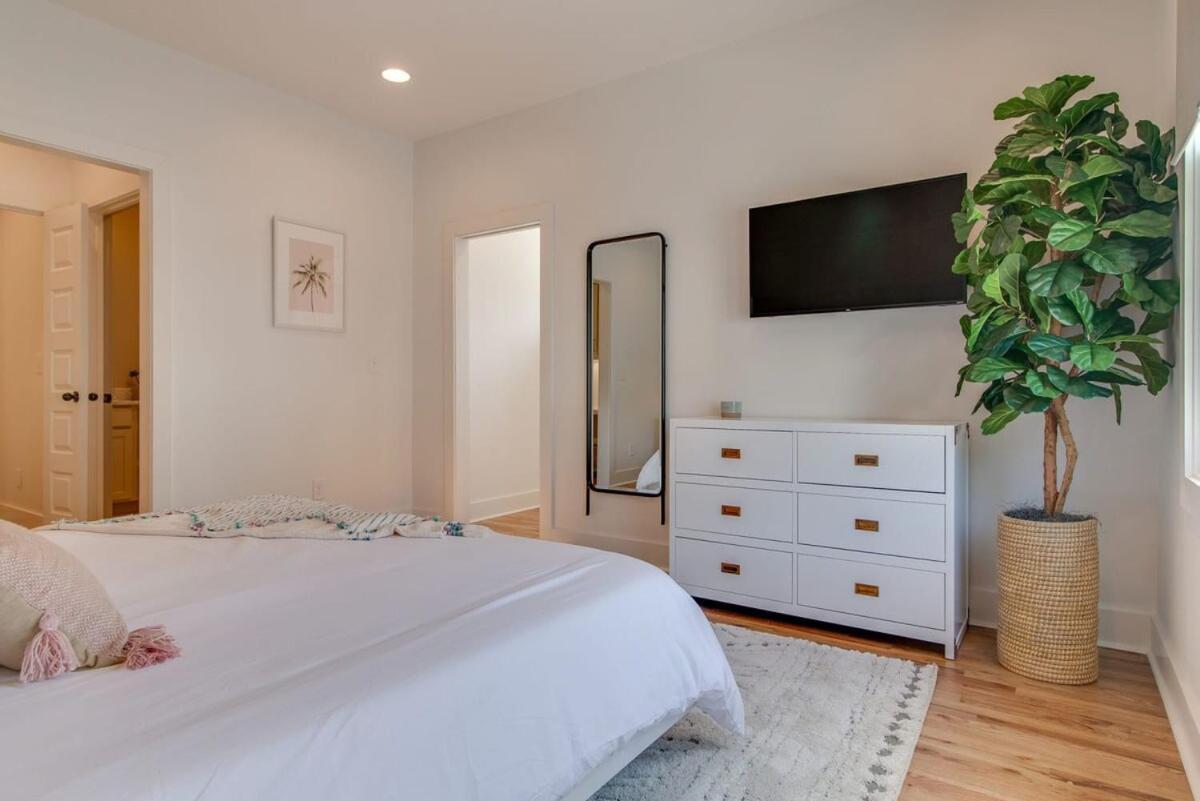 Luxe Twin Homes In The Heart Of Everything In East Nash Holiday home