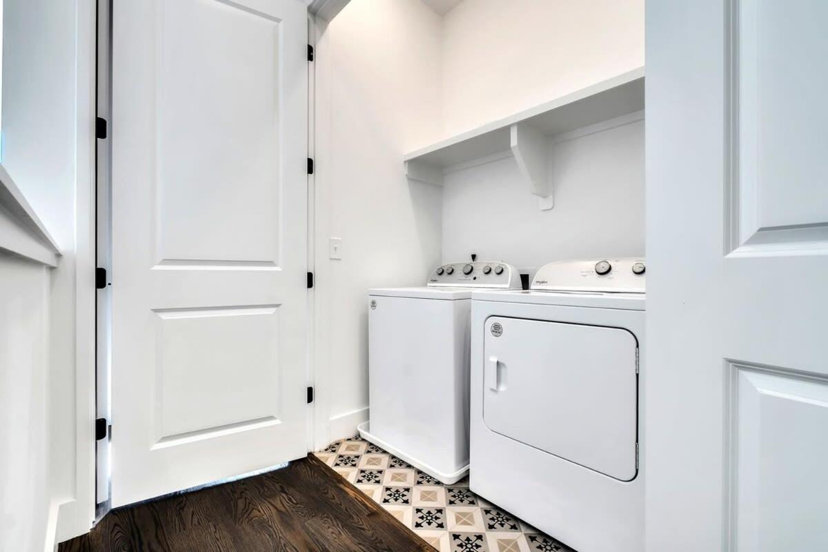 Holiday home New Nash Eras - Rooftop Decks With Hot Tub - 15 Beds *