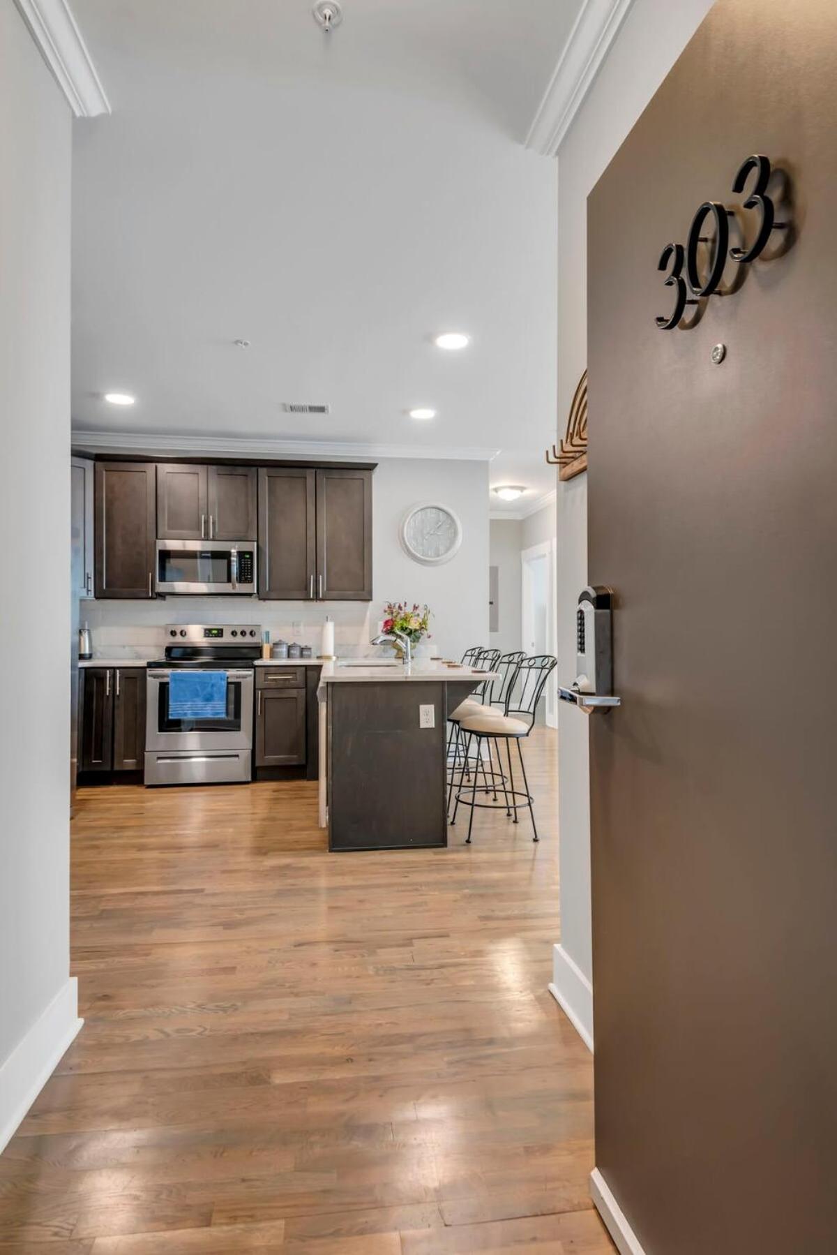 Holiday home Modern Nations - Walkable - 5 Mi Downtown Nashville
