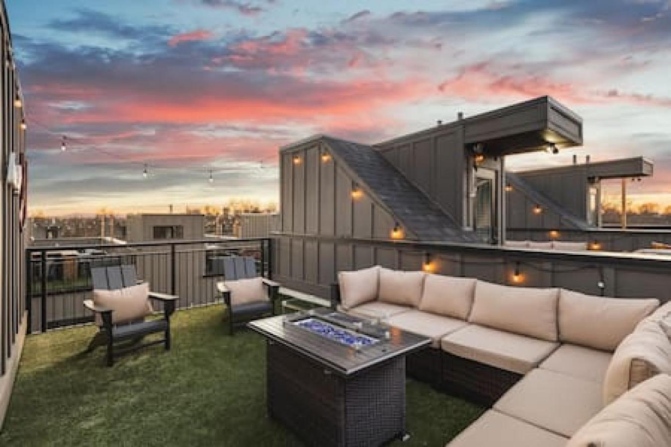 Gorgeous East House With 9 Beds, Garage, Rooftop Patio Nashville