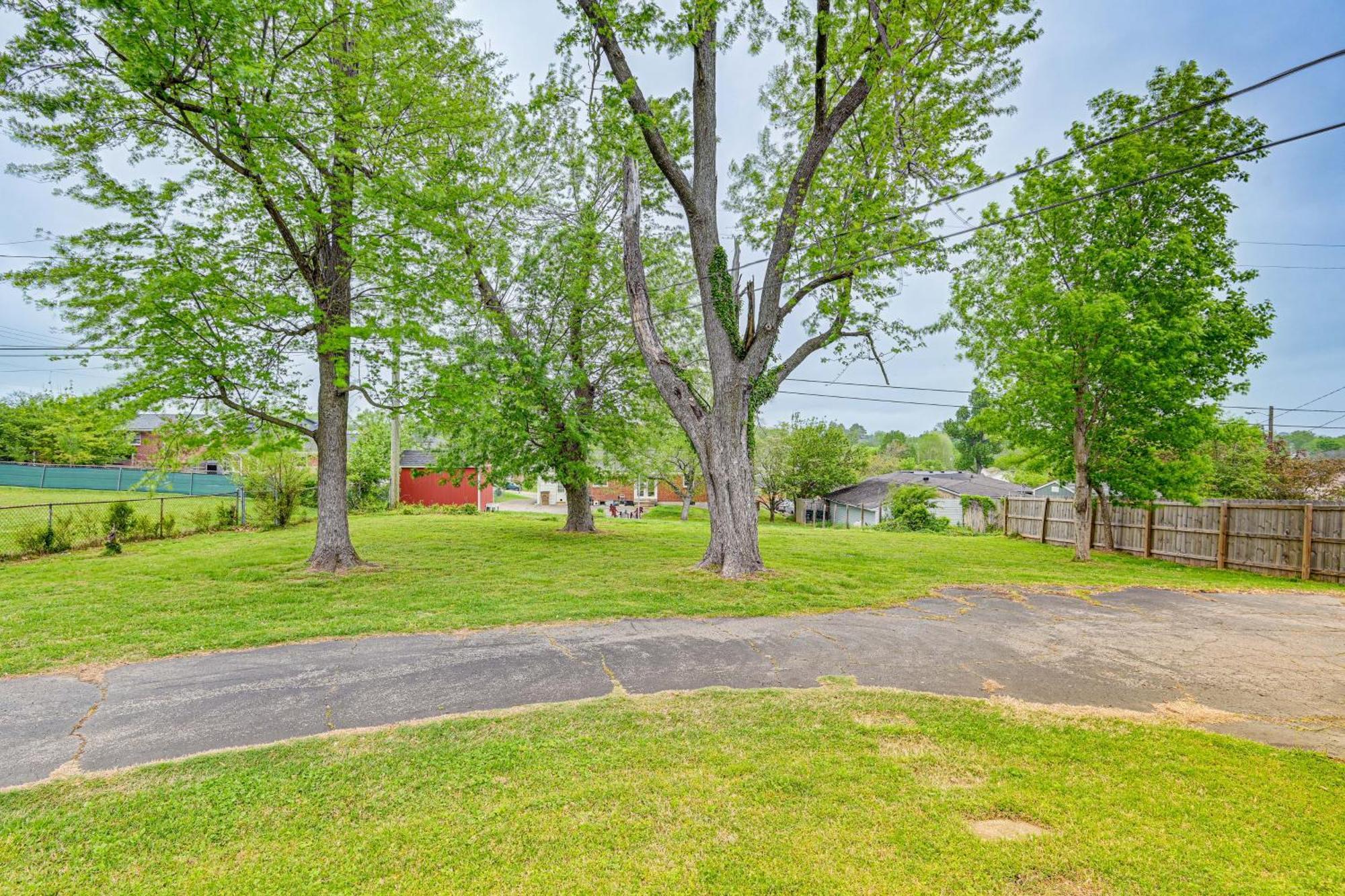 Family-friendly Less Than 5 Mi To Downtown Holiday home *