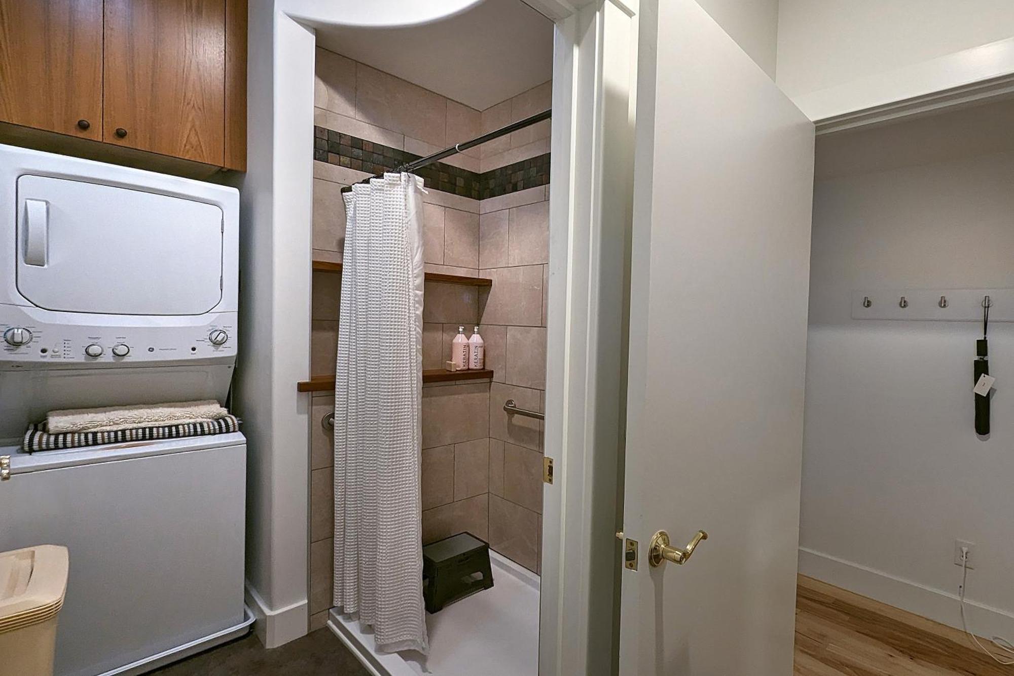 Westwood Shed In By Geodis Vanderbilt Belmont, 1 Accessible Apartment *