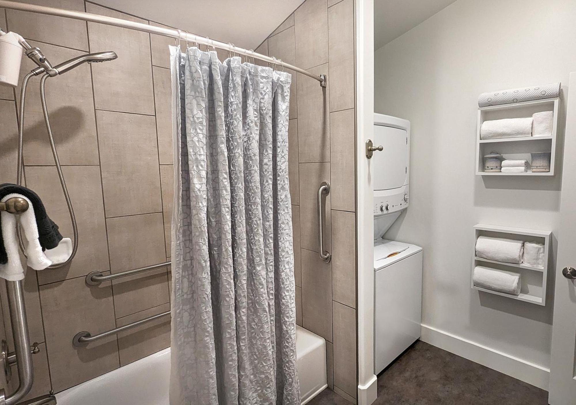 Westwood Shed In By Geodis Vanderbilt Belmont, 1 Accessible Apartment Nashville