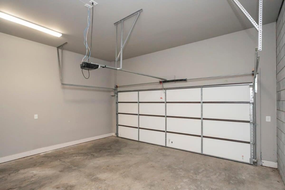Spacious W Bar & Pool Table & Garage Near Belmont