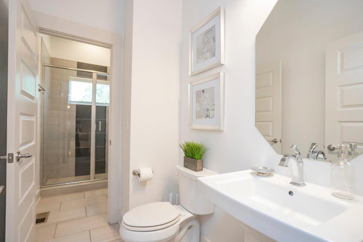 Spacious W Bar & Pool Table & Garage Near Belmont *
