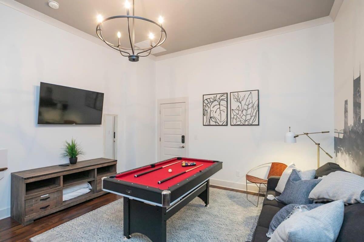 Spacious W Bar & Pool Table & Garage Near Belmont Holiday home Nashville