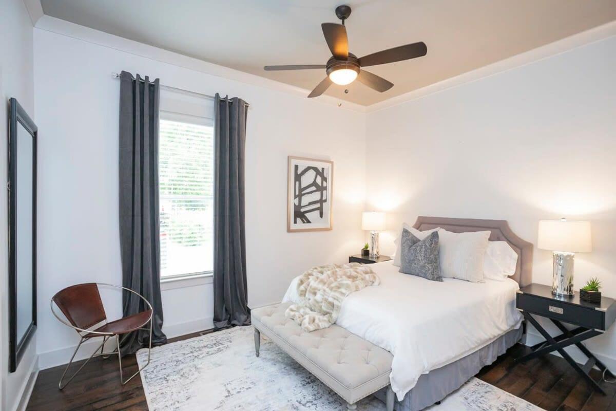 Spacious W Bar & Pool Table & Garage Near Belmont Holiday home