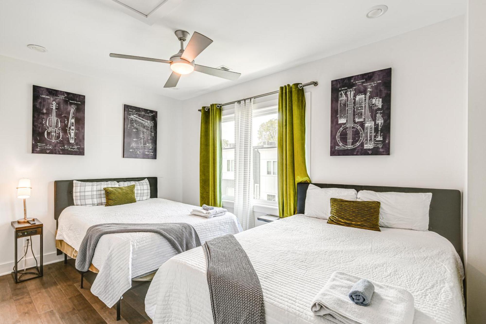 Bright Townhome About 5 Mi To Downtown!