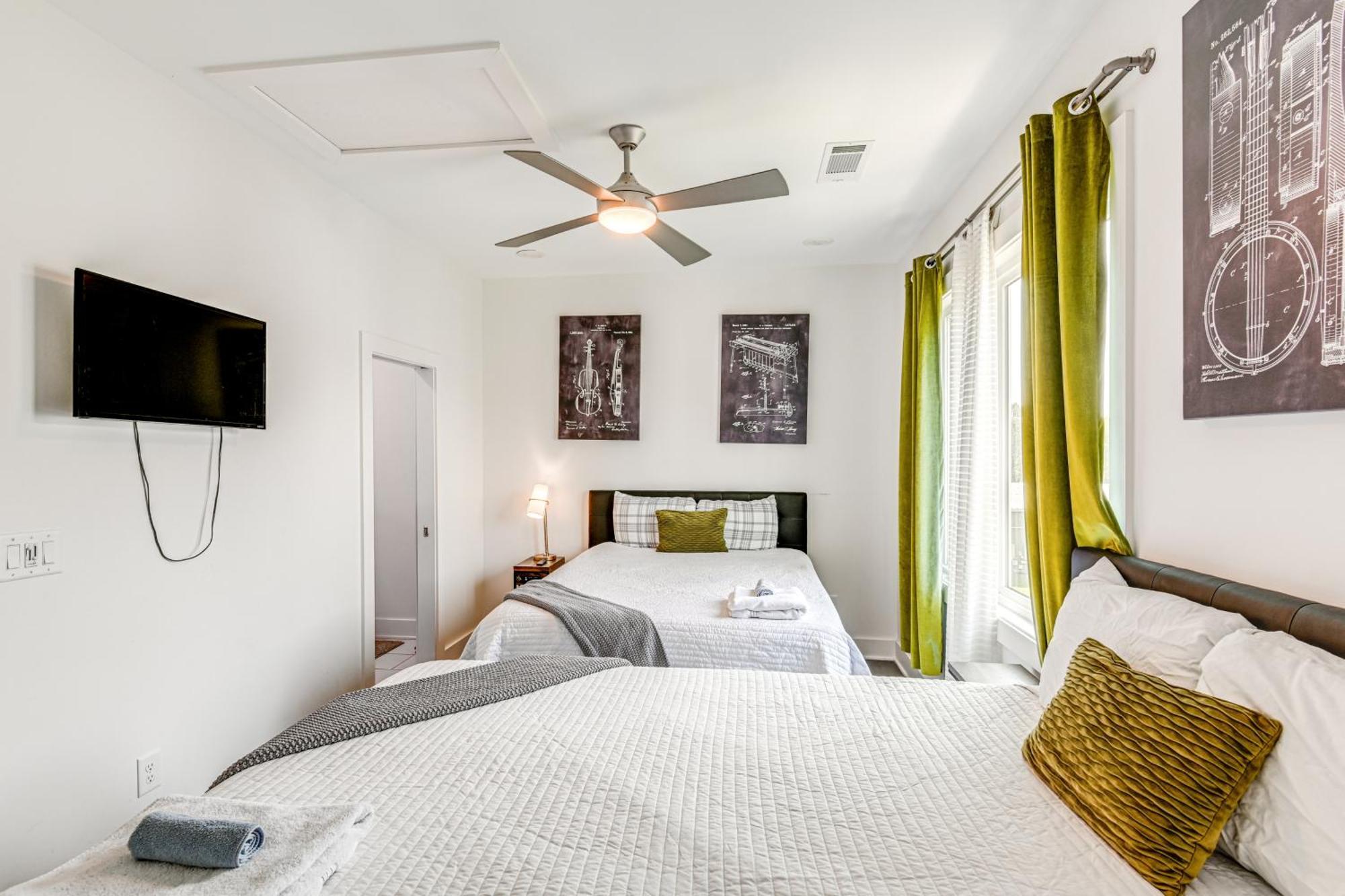 Bright Townhome About 5 Mi To Downtown! Holiday home