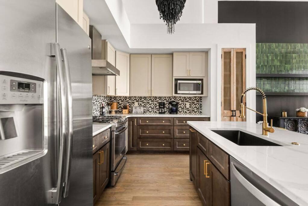 Modern Townhouse Near Vandy And Parthenon Nashville