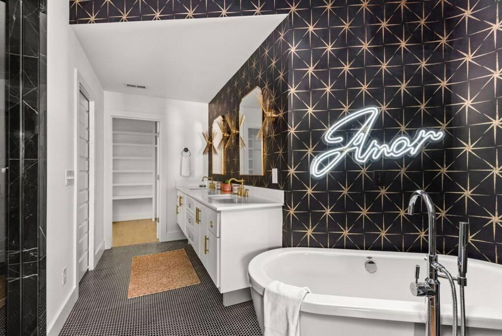 Modern Townhouse Near Vandy And Parthenon Holiday home *