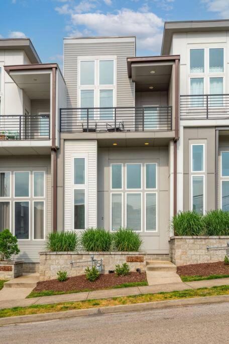 Modern Townhouse Near Vandy And Parthenon * Nashville