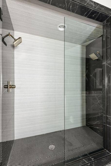 Modern Townhouse Near Vandy And Parthenon