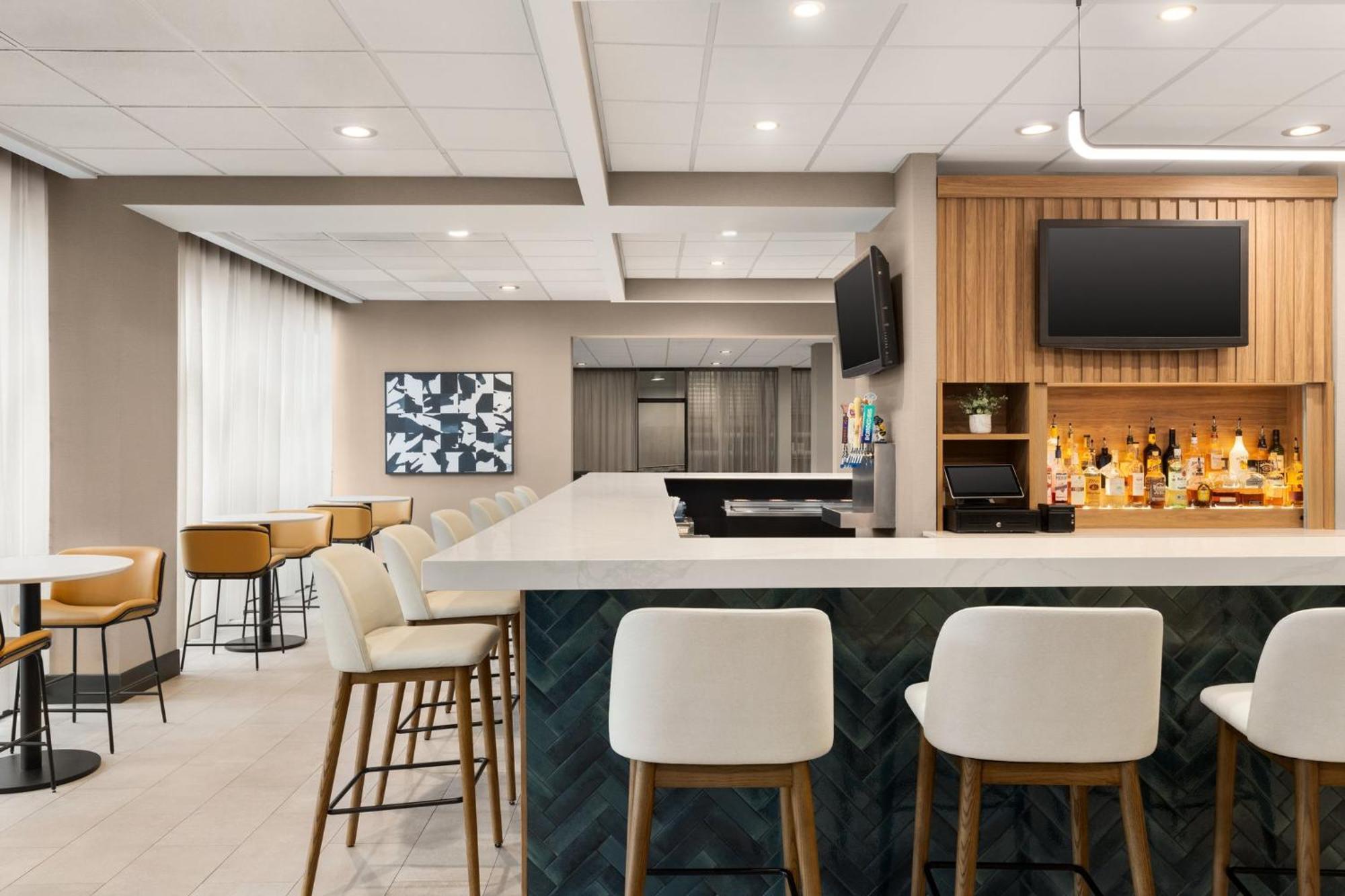 Hotel Downtown - Stadium By Ihg 3*