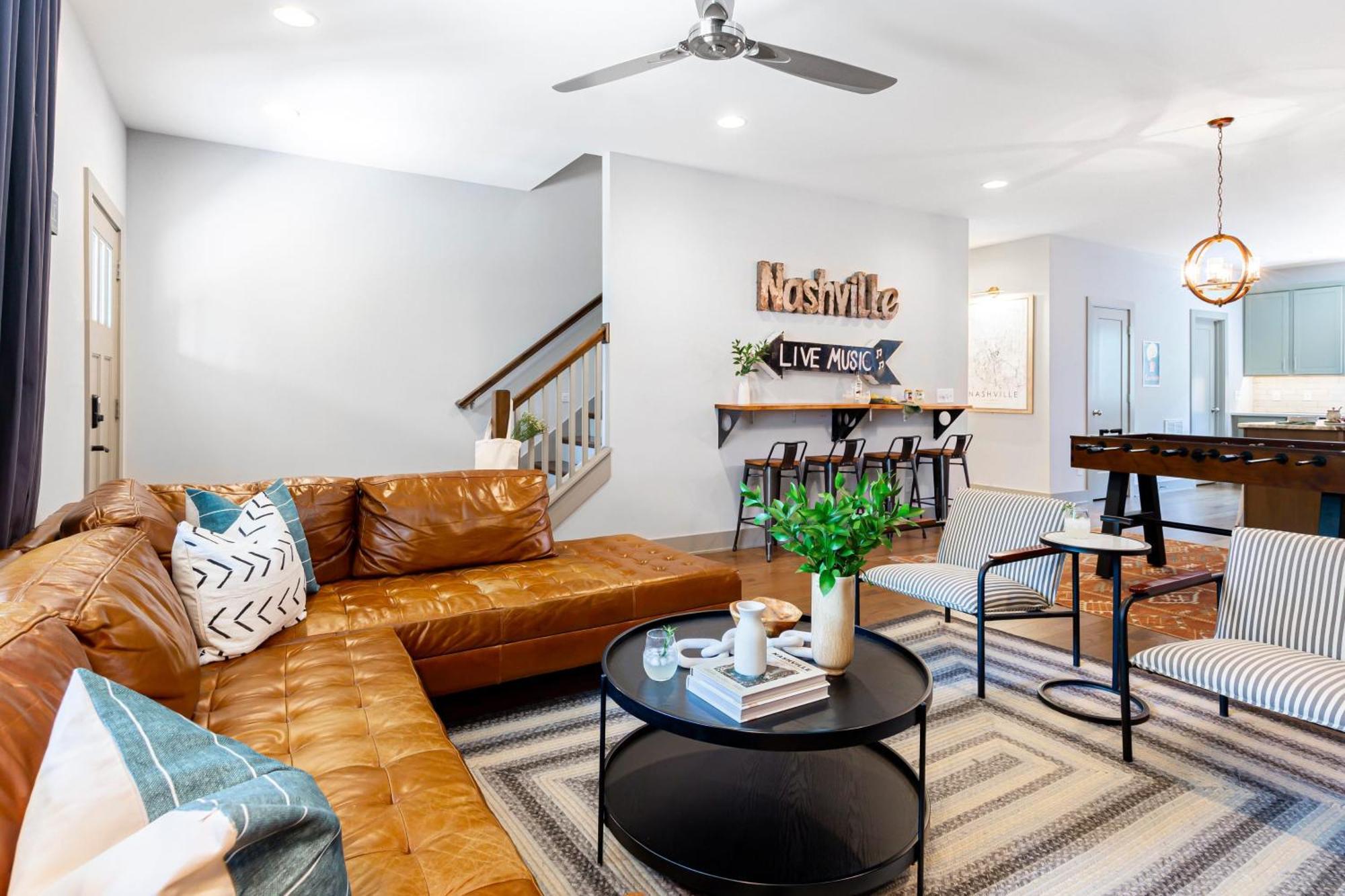 Waverly By Avantstay Nashville-inspired Townhome W Luxury Kitchen Pool Table Holiday home