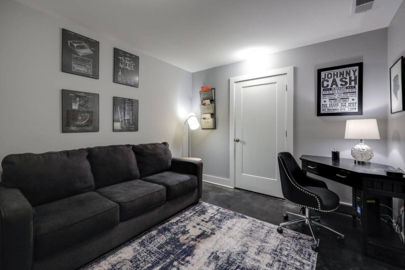 Southside Extraordinaire Walk To Gulch Lux Four Bedroom Holiday home Nashville