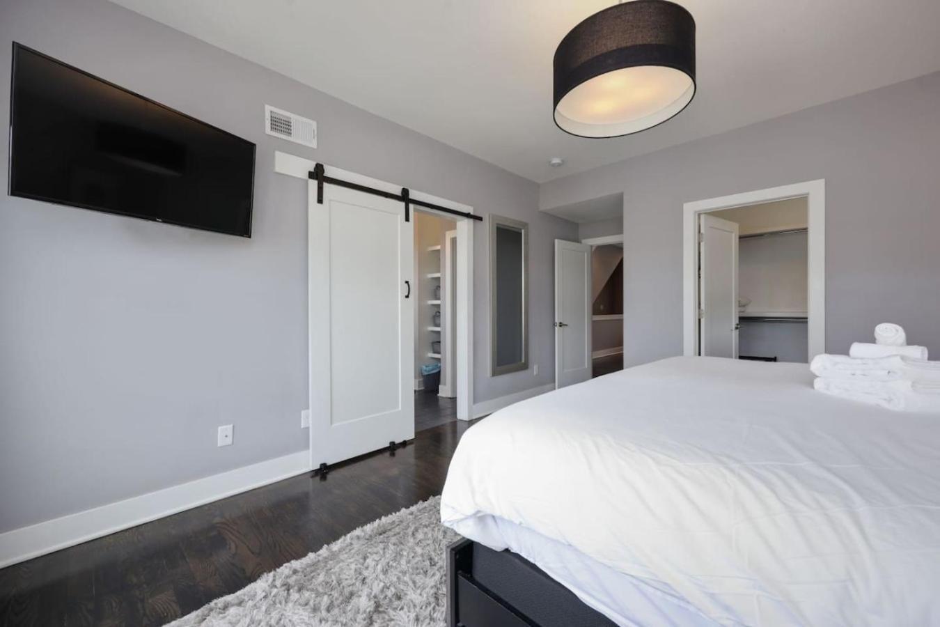 Southside Extraordinaire Walk To Gulch Lux Four Bedroom