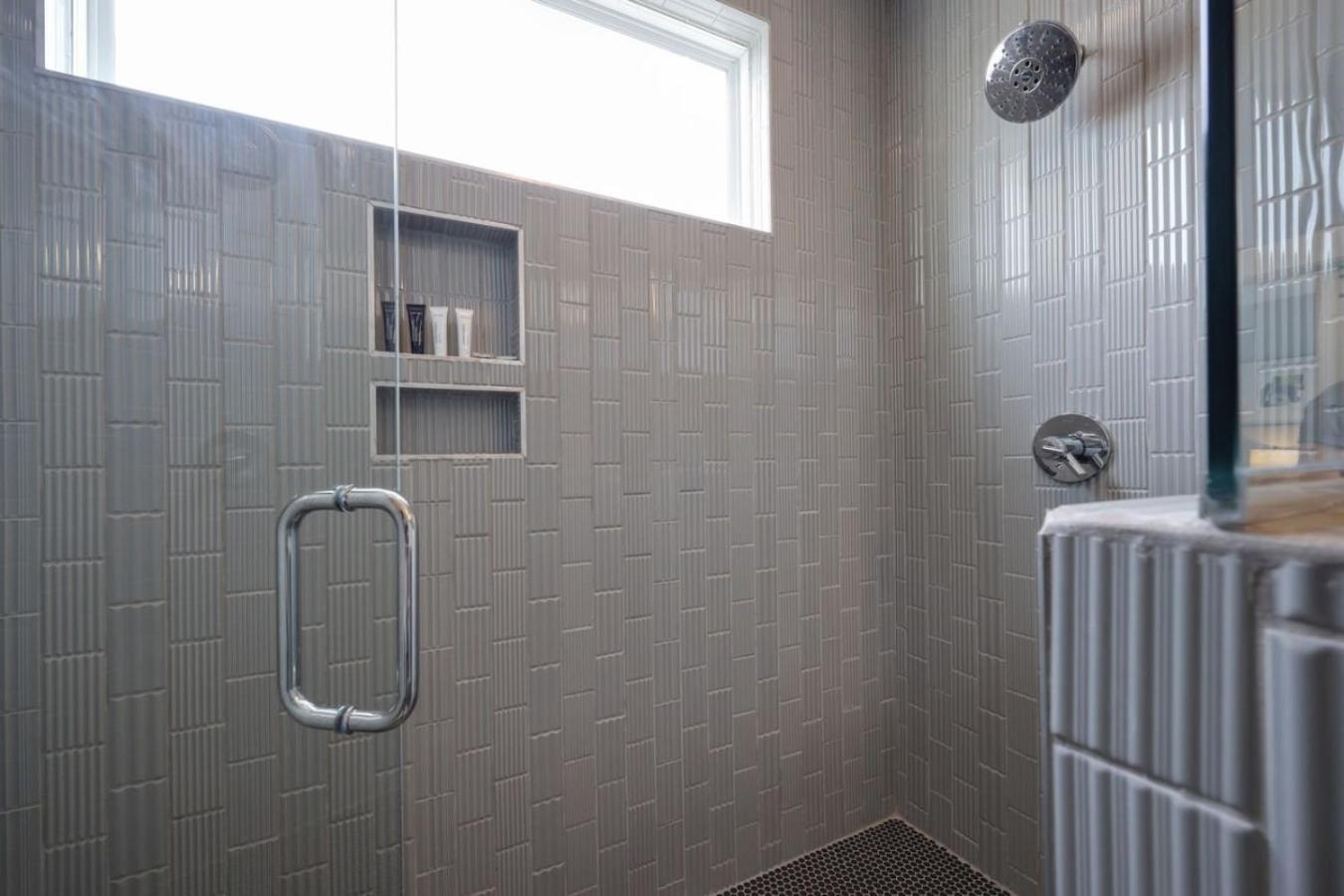 Southside Extraordinaire Walk To Gulch Lux Four Bedroom Holiday home *