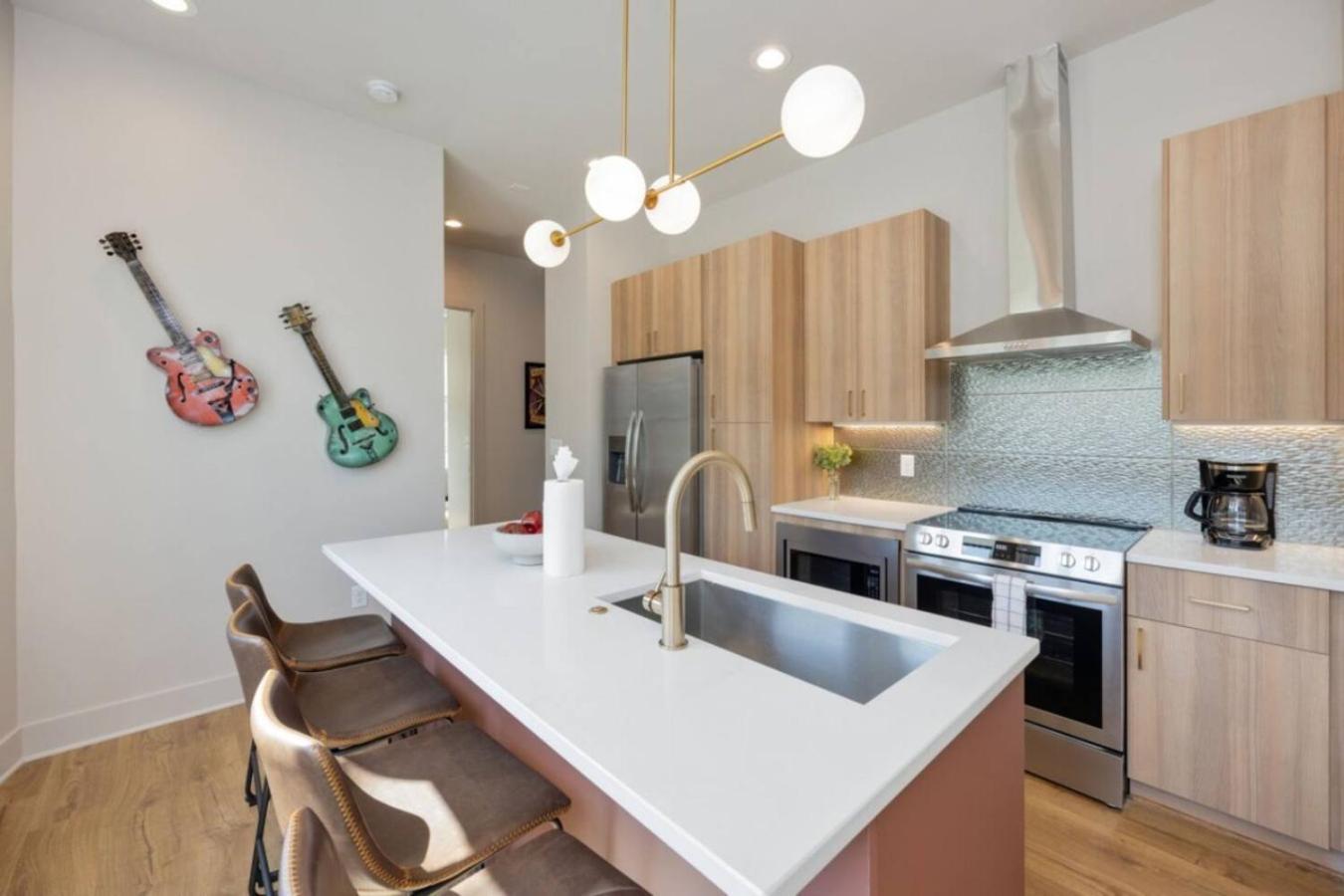 Music Four Bedrooms Four Bathrooms Stunning Rooftop Holiday home *