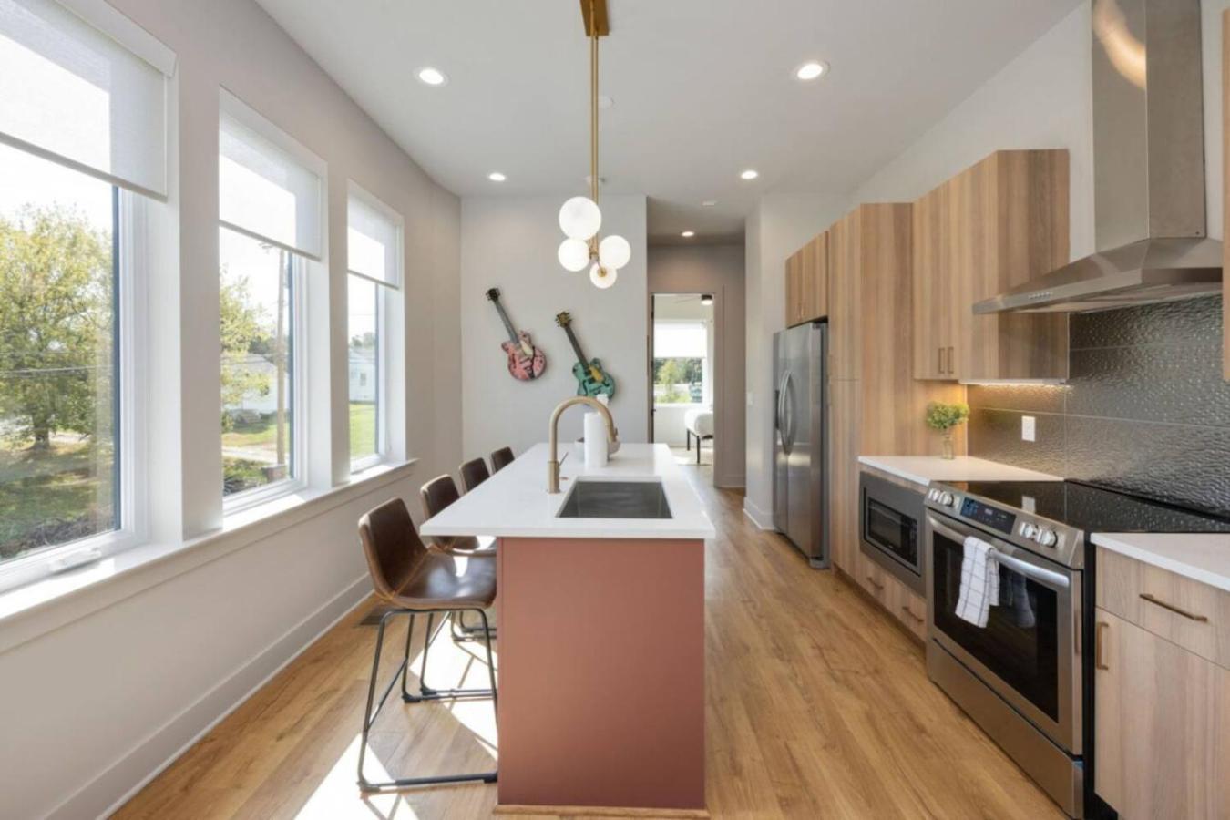Music Four Bedrooms Four Bathrooms Stunning Rooftop