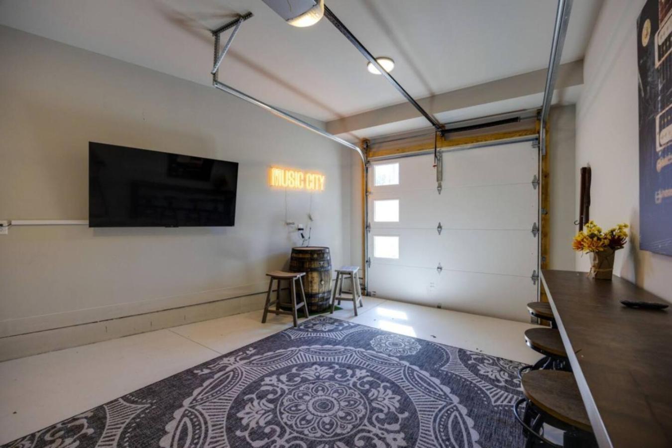 Music Four Bedrooms Four Bathrooms Stunning Rooftop Holiday home *