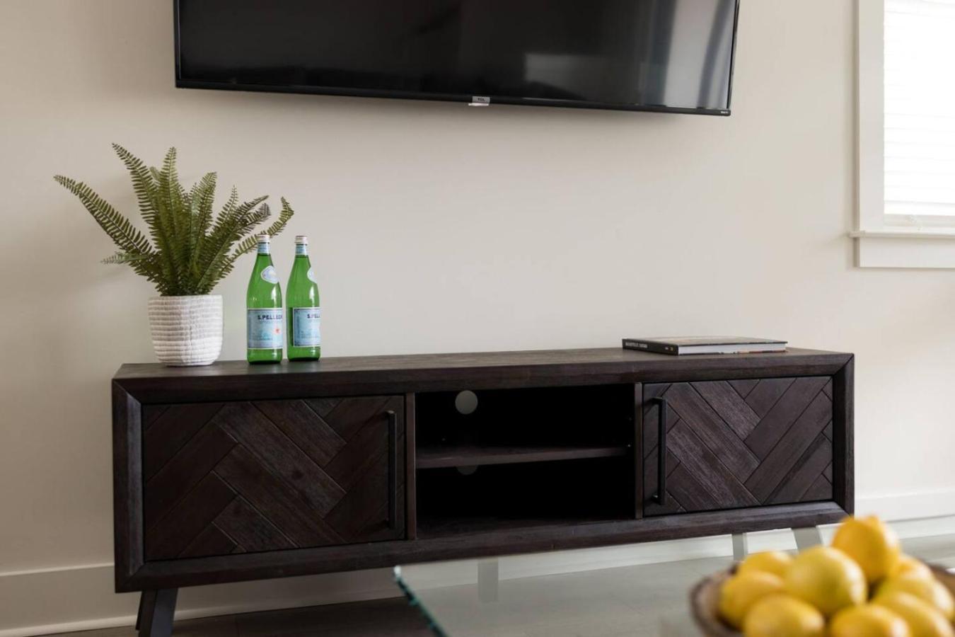 Holiday home Premier Townhome East Minutes Downtown *